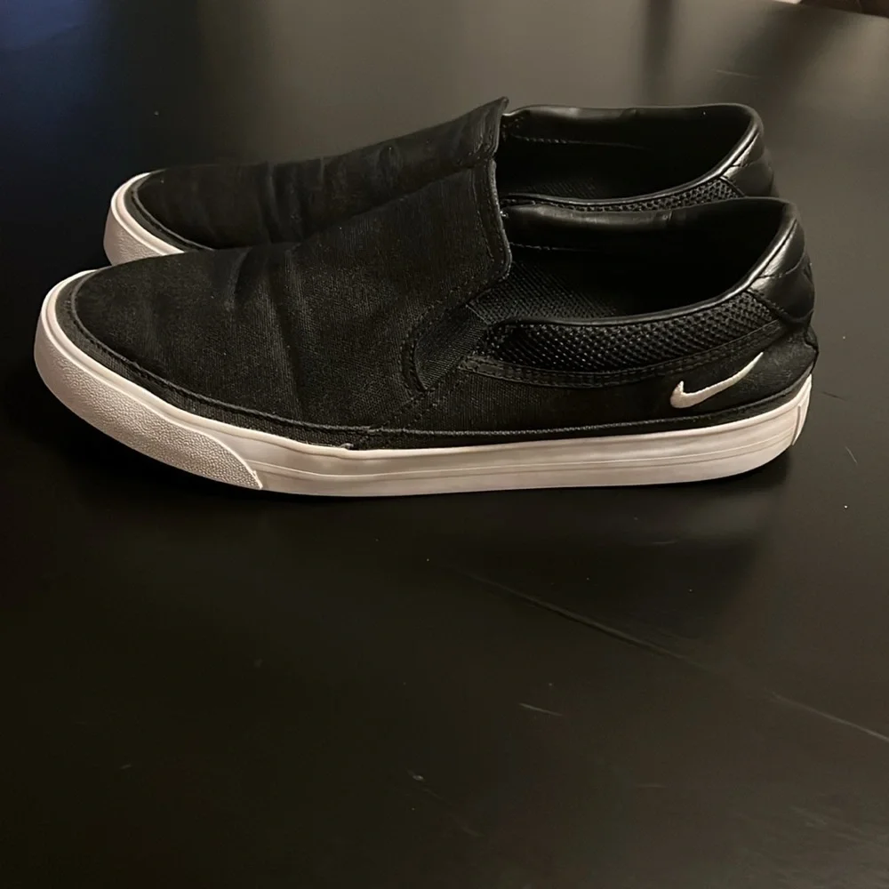 Nike Womens Court‎ Royale AC Canvas Slip On Shoes Black White 11